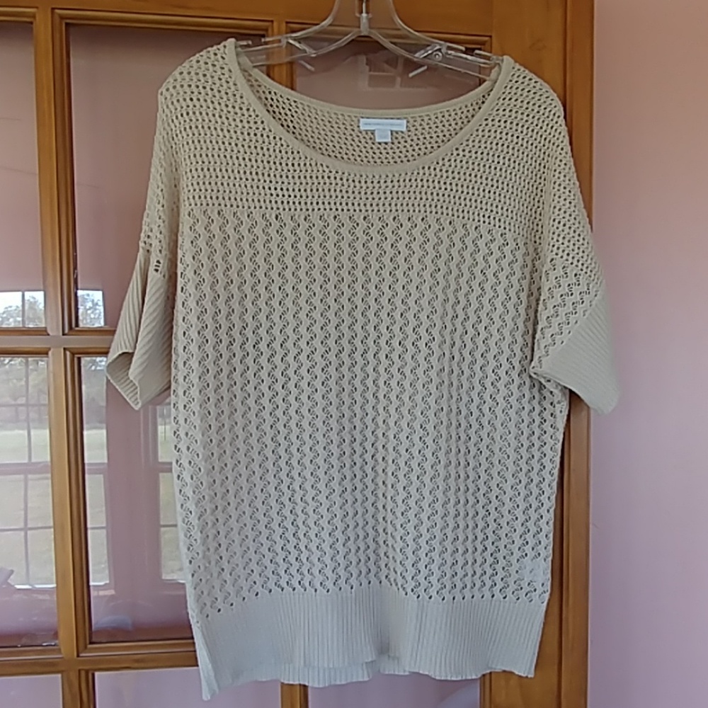 ⬇⬇Tan semi sheer top